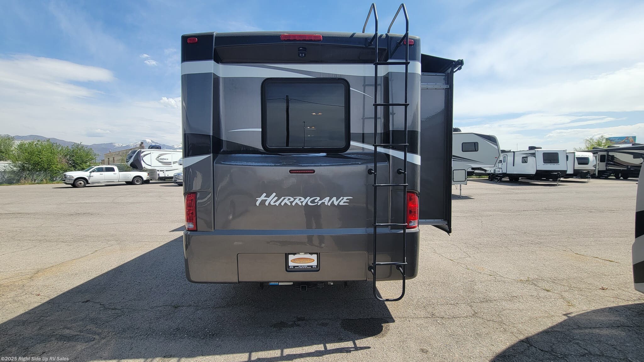 Contact us now about this 2012 Thor Motor Coach Hurricane 31G! 2012 Hurricane 31G by Thor Motor Coach from Right Side Up RV Sales in Salt Lake City, Utah