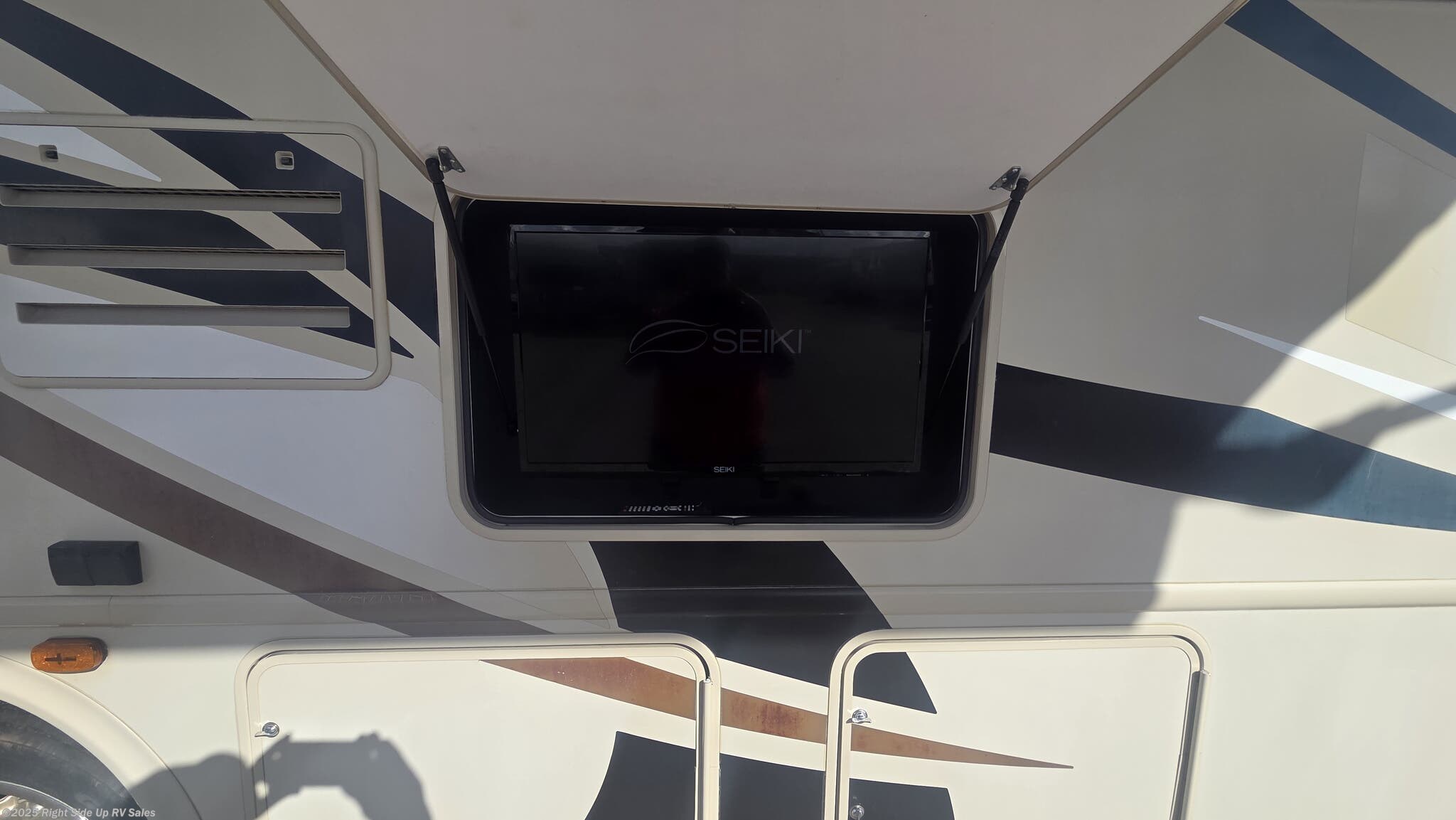 Contact us now about this 2016 Thor Motor Coach A.C.E. 30.1! 2016 A.C.E. 30.1 by Thor Motor Coach from Right Side Up RV Sales in Salt Lake City, Utah