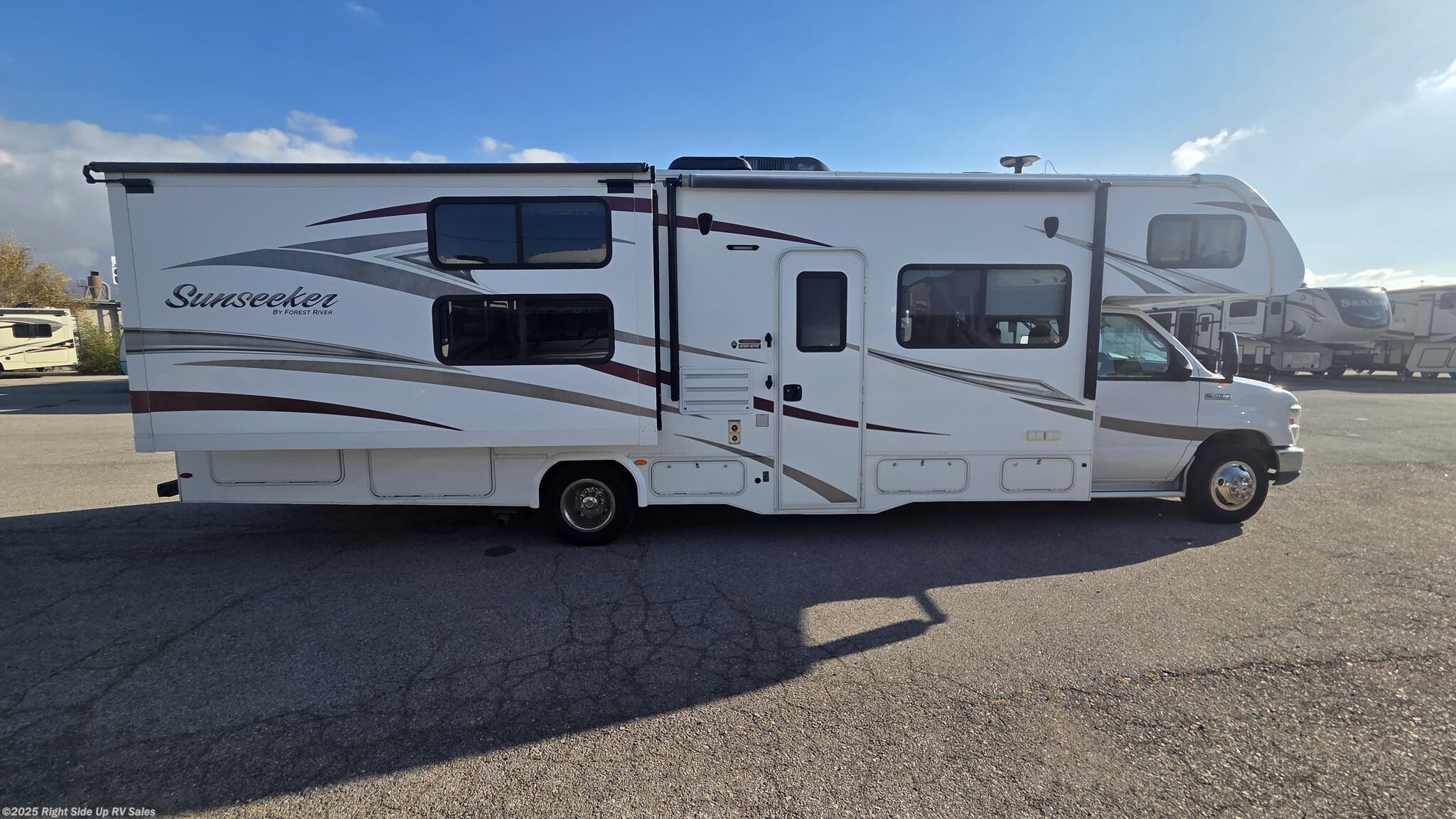 Contact us now about this 2018 Forest River Sunseeker 3170DS! 2018 Sunseeker 3170DS by Forest River from Right Side Up RV Sales in Salt Lake City, Utah