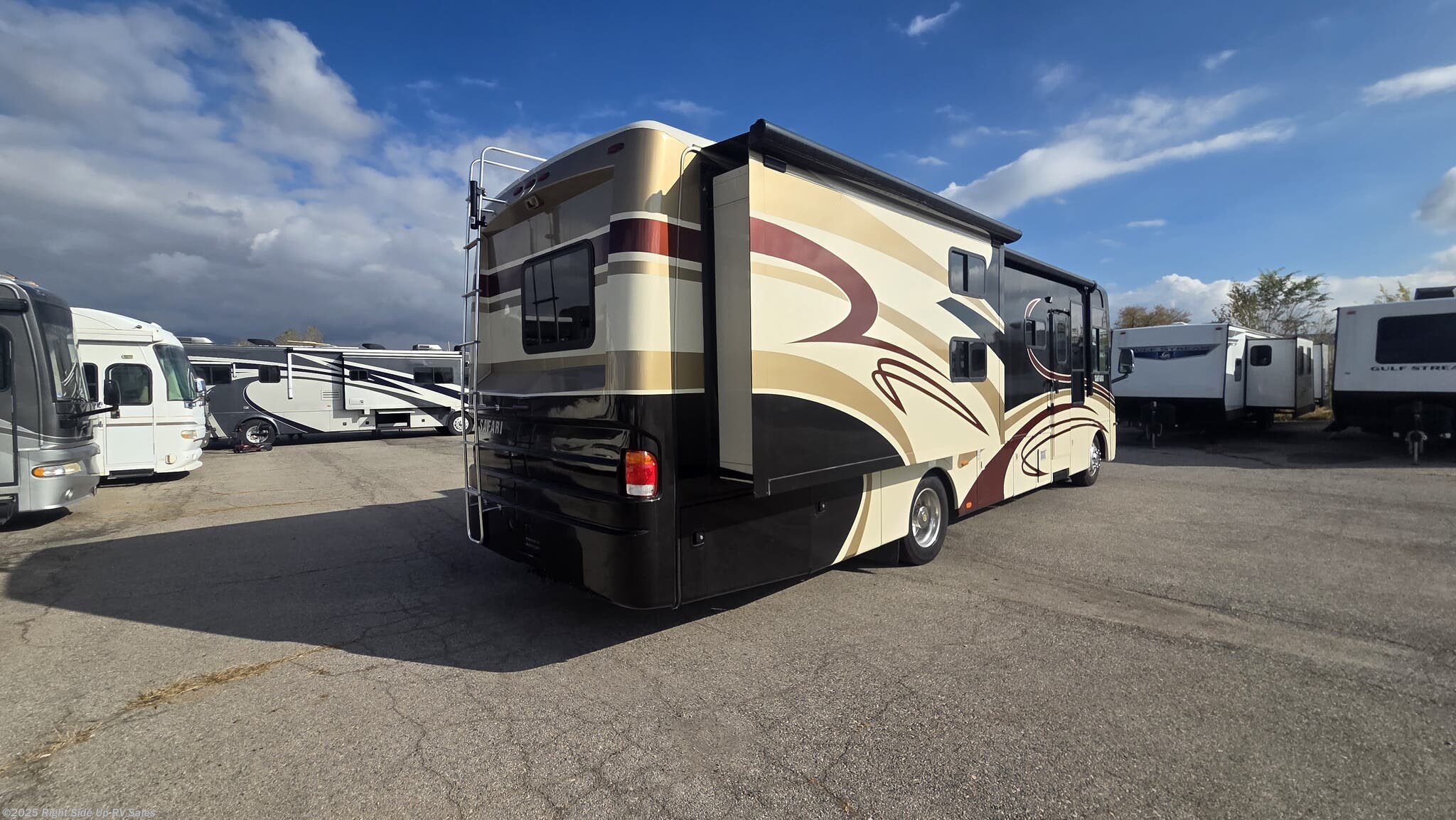 Contact us now about this 2009 Safari Simba 34SBD! 2009 Simba 34SBD by Safari from Right Side Up RV Sales in Salt Lake City, Utah