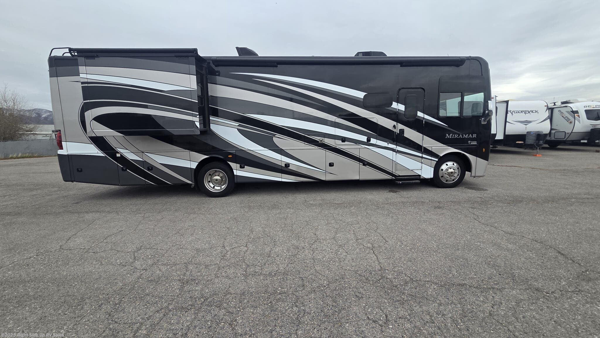 Contact us now about this 2020 Thor Motor Coach Miramar 35.3! 2020 Miramar 35.3 by Thor Motor Coach from Right Side Up RV Sales in Salt Lake City, Utah