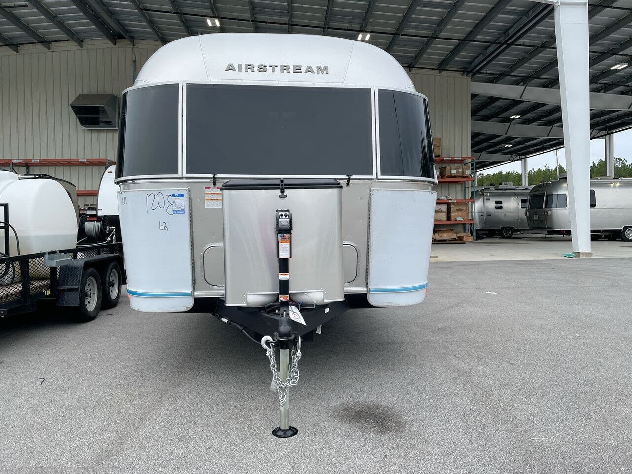 Contact us now about this 2025 Airstream Flying Cloud 27FB! 2025 Flying Cloud 27FB by Airstream from Airstream of South Carolina in Lexington, South Carolina