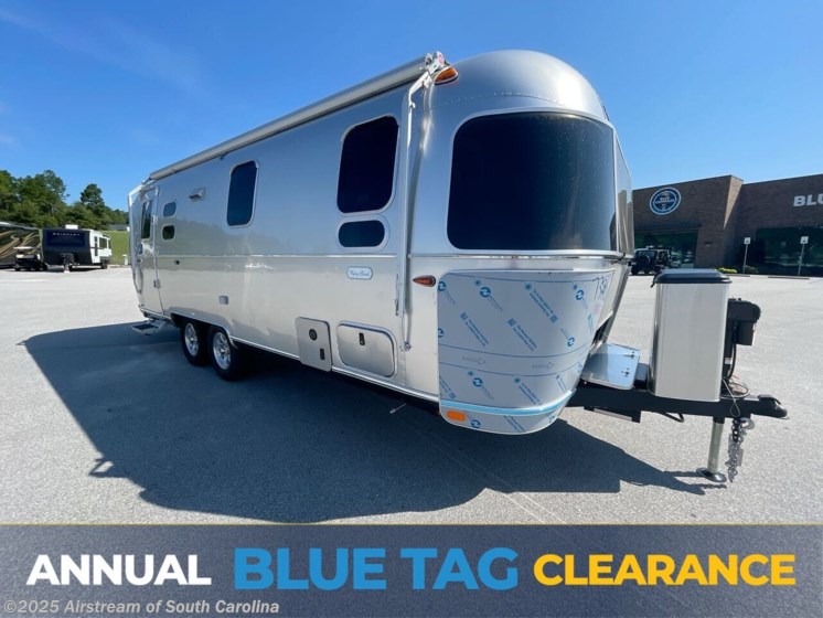 Email now about this 2026 Airstream Flying Cloud 25FB Twin! New 2026 Airstream Flying Cloud 25FB Twin available in Lexington, South Carolina