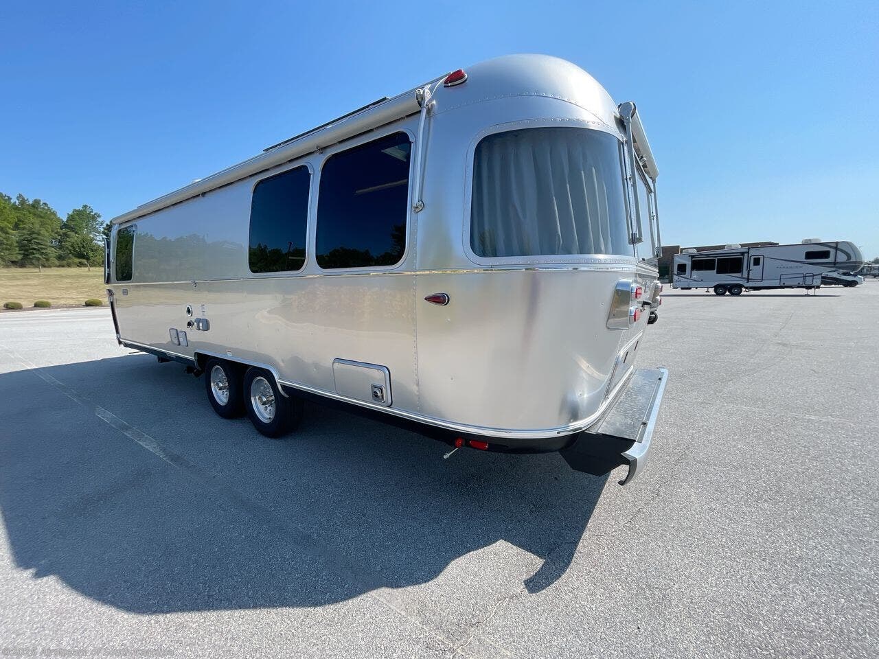 Contact us now about this 2026 Airstream Globetrotter 27FB! 2026 Globetrotter 27FB by Airstream from Airstream of South Carolina in Lexington, South Carolina