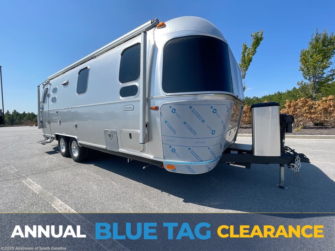 Email now about this 2026 Airstream Globetrotter 25FB Twin! New 2026 Airstream Globetrotter 25FB Twin available in Lexington, South Carolina