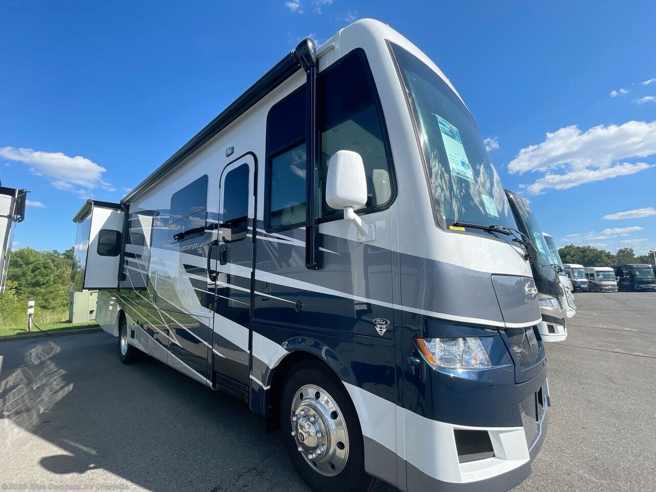 Contact us now about this 2026 Newmar Bay Star 3114! 2026 Bay Star 3114 by Newmar from Blue Compass RV Charlotte in Concord, North Carolina