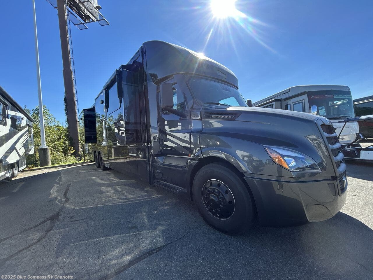 Contact us now about this 2026 Newmar Summit Aire 4505! 2026 Summit Aire 4505 by Newmar from Blue Compass RV Charlotte in Concord, North Carolina