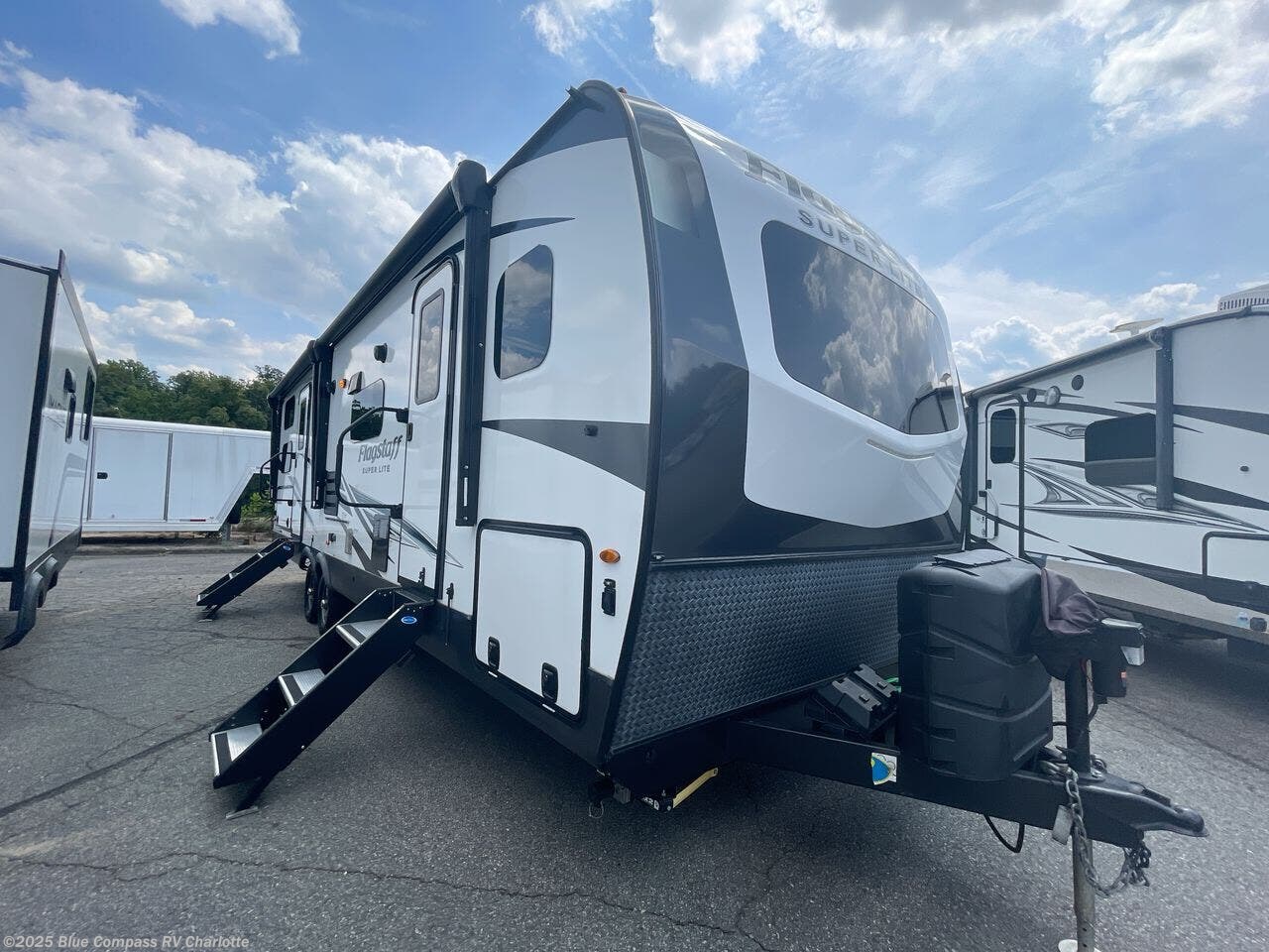 Contact us now about this 2022 Forest River Flagstaff Super Lite 27BHWS! 2022 Flagstaff Super Lite 27BHWS by Forest River from Blue Compass RV Charlotte in Concord, North Carolina