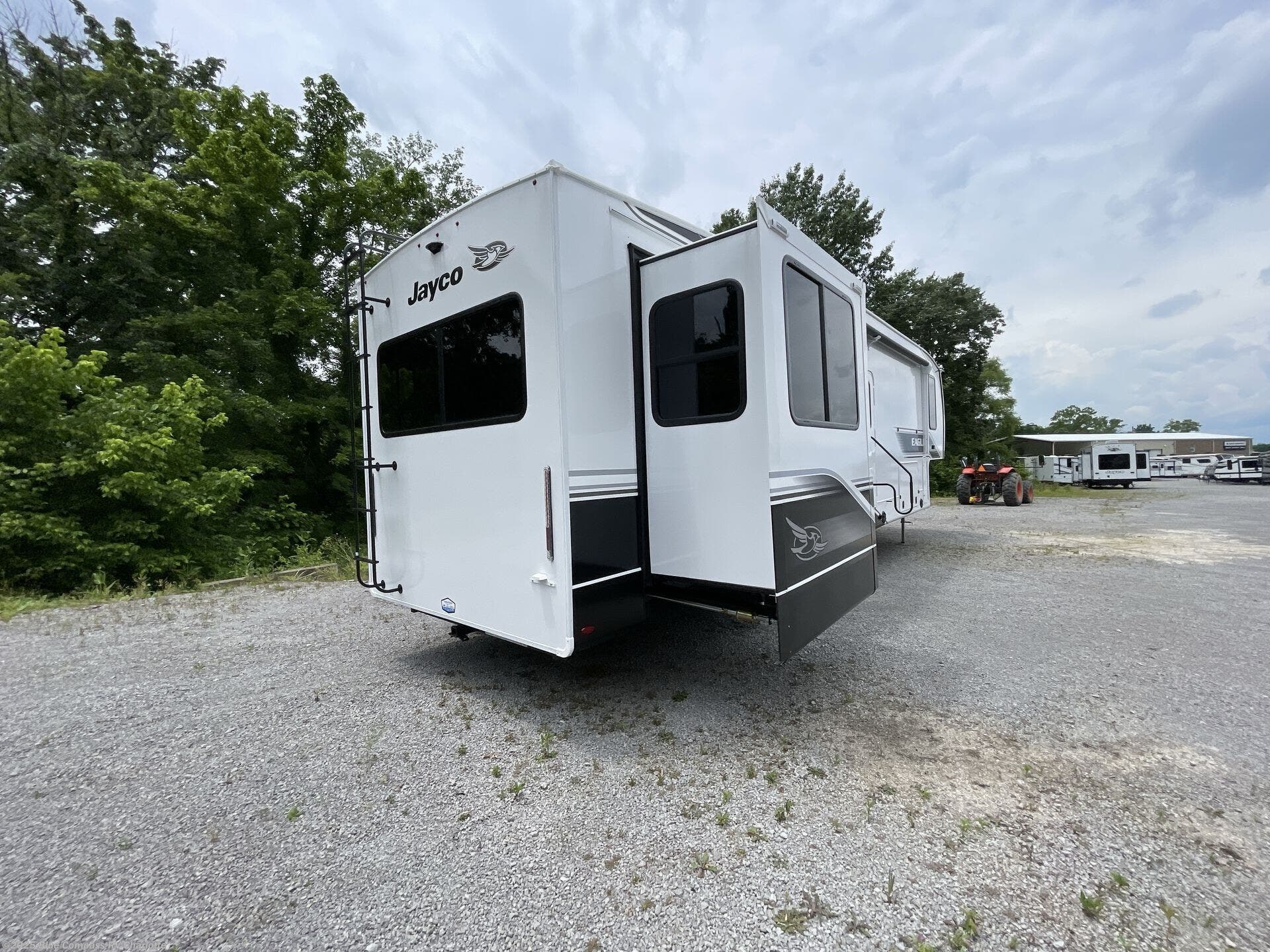 Contact us now about this 2025 Jayco Eagle 335RDOK! 2025 Eagle 335RDOK by Jayco from Blue Compass RV Charlotte in Concord, North Carolina