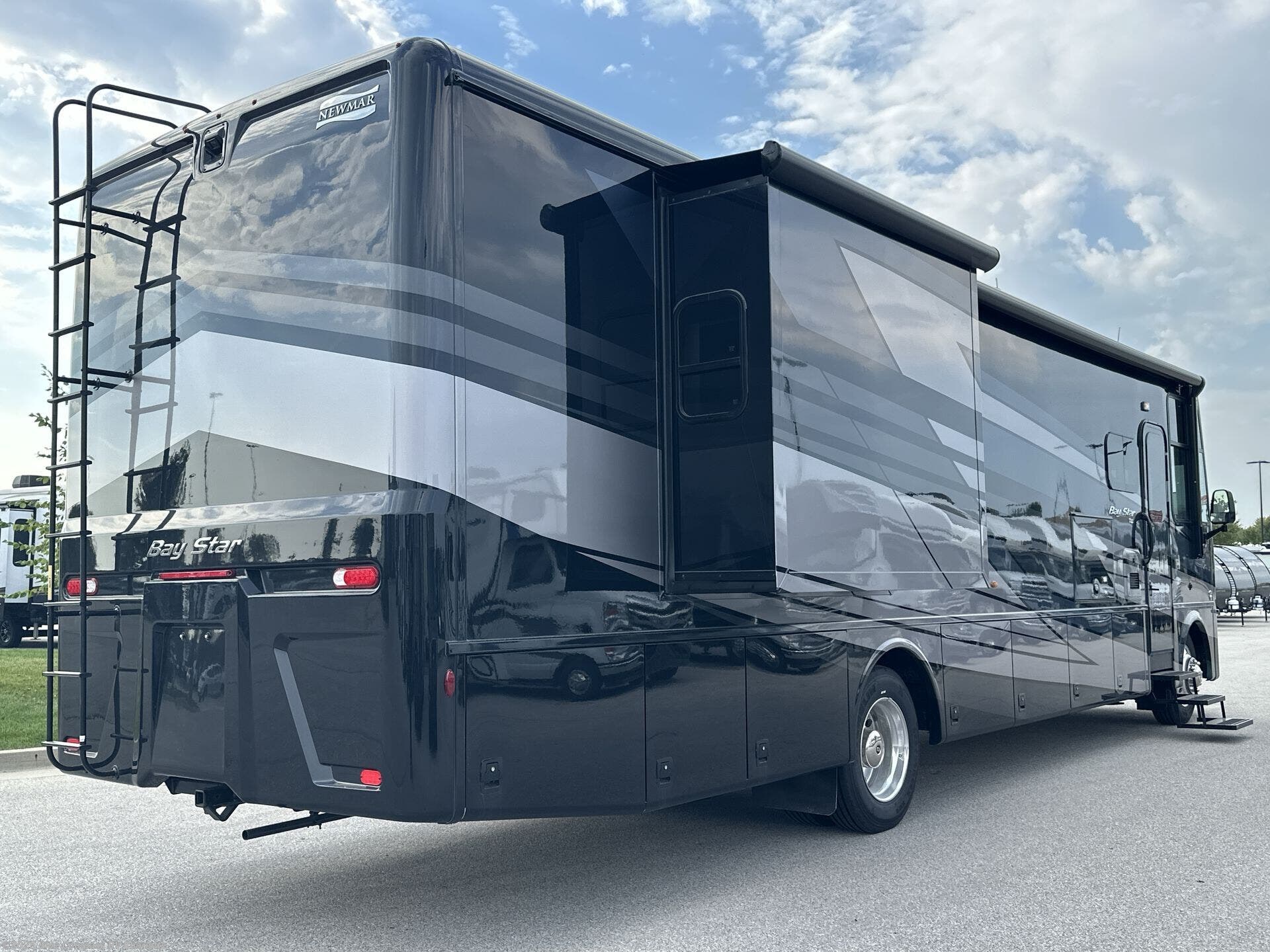 Contact us now about this 2026 Newmar Bay Star 3609! 2026 Bay Star 3609 by Newmar from Blue Compass RV Charlotte in Concord, North Carolina