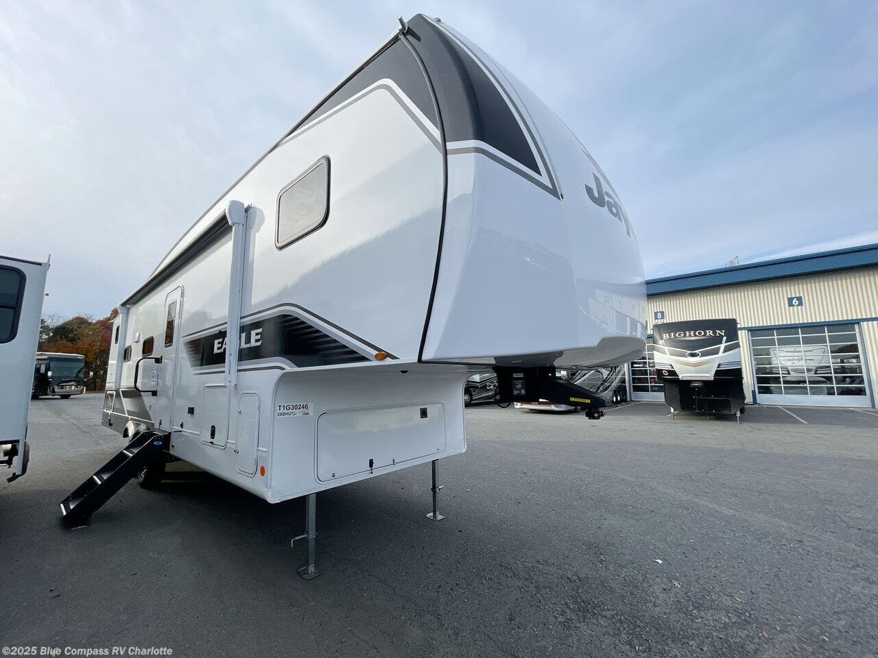 Contact us now about this 2026 Jayco Eagle SLE 28BHU! 2026 Eagle SLE 28BHU by Jayco from Blue Compass RV Charlotte in Concord, North Carolina