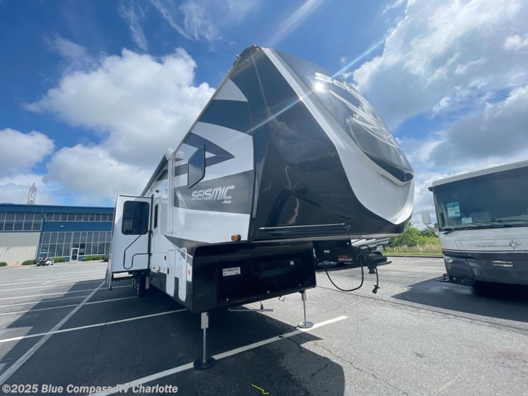 Email now about this 2025 Jayco Seismic 395! Used 2025 Jayco Seismic 395 available in Concord, North Carolina