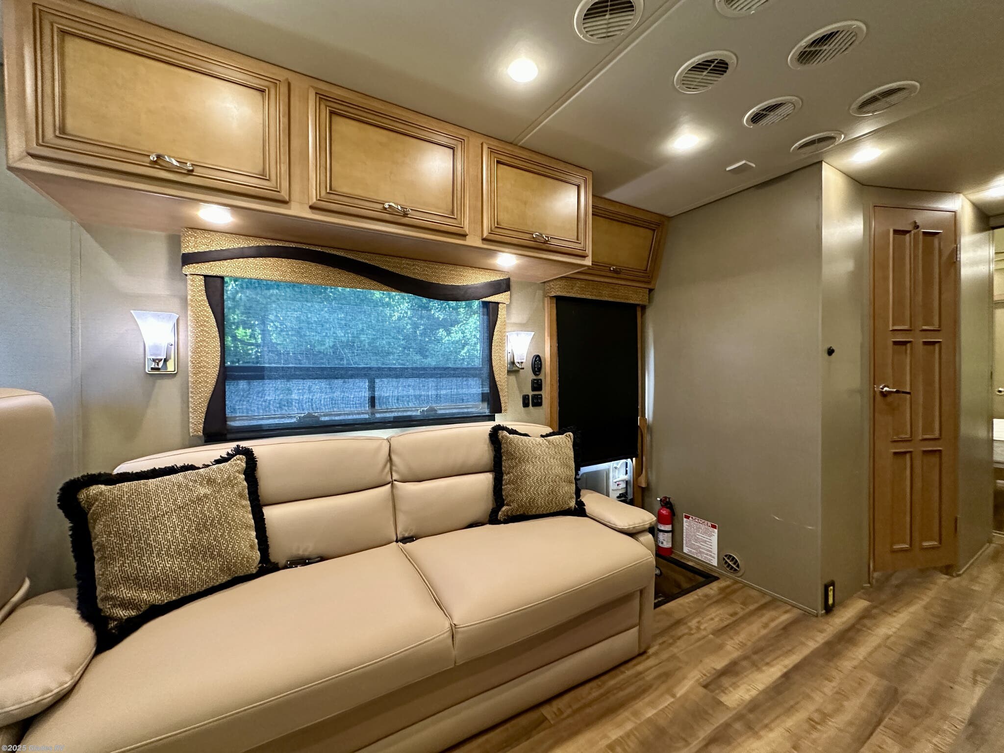 Contact us now about this 2015 Newmar Canyon Star 3921! 2015 Canyon Star 3921 by Newmar from Glades RV in Fort Myers, Florida
