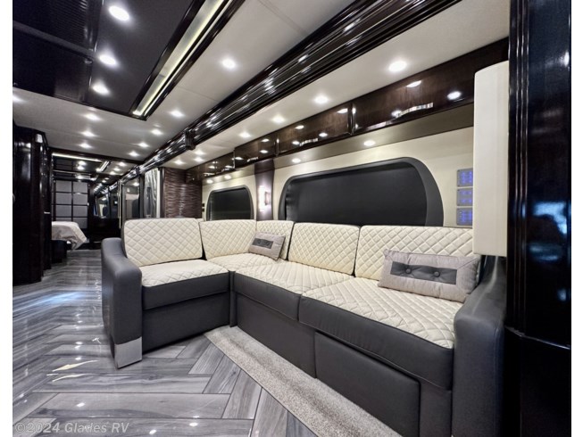 2014 King Aire 4584 by Newmar from Glades RV in Fort Myers, Florida