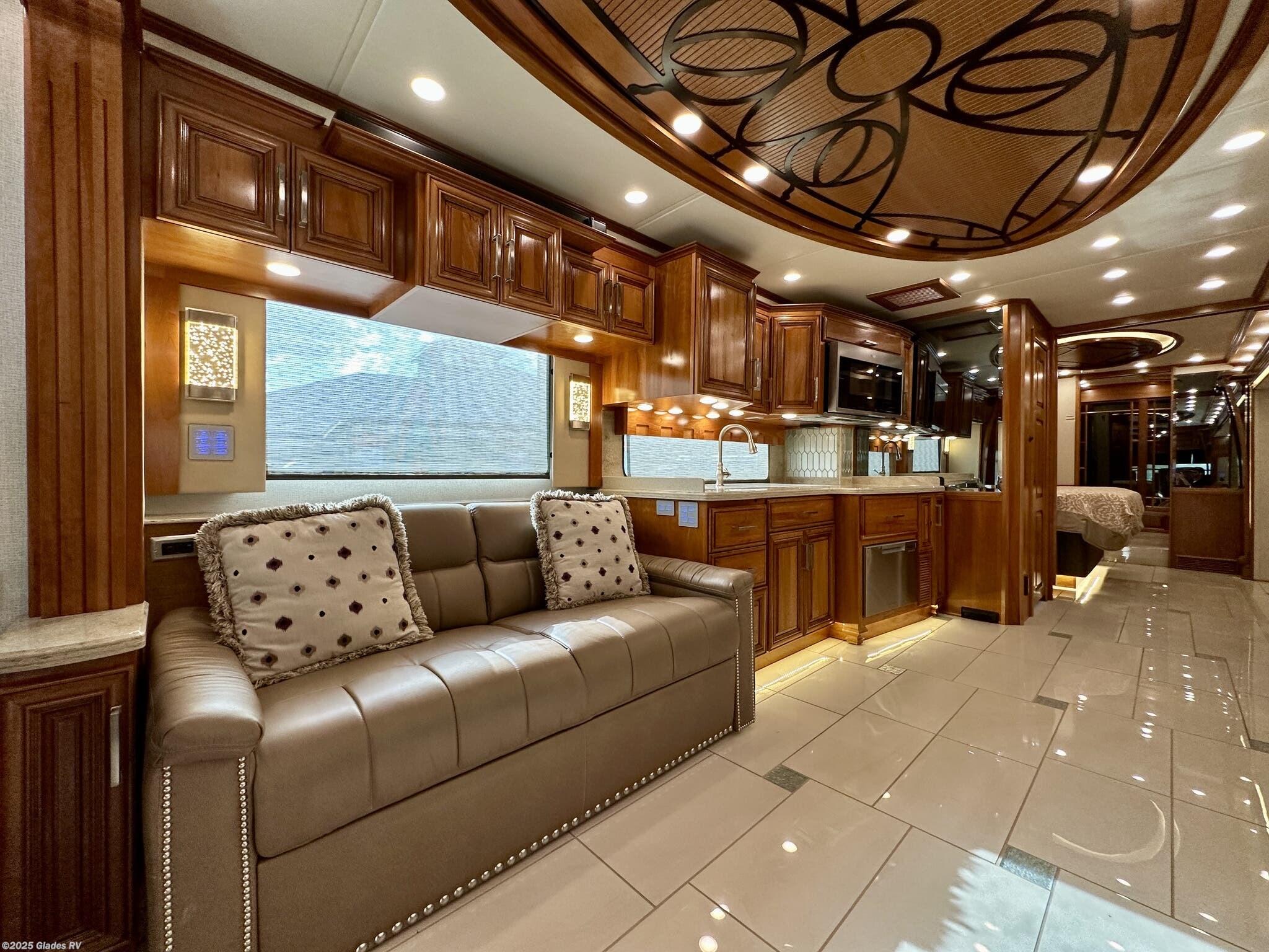 Contact us now about this 2019 Newmar London Aire 4543! 2019 London Aire 4543 by Newmar from Glades RV in Fort Myers, Florida