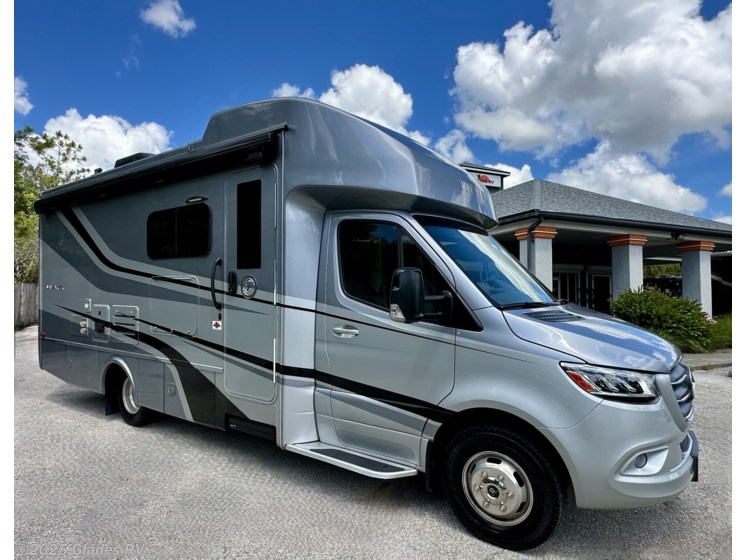 Email now about this 2021 Tiffin Wayfarer 25 RW! Used 2021 Tiffin Wayfarer 25 RW available in Fort Myers, Florida