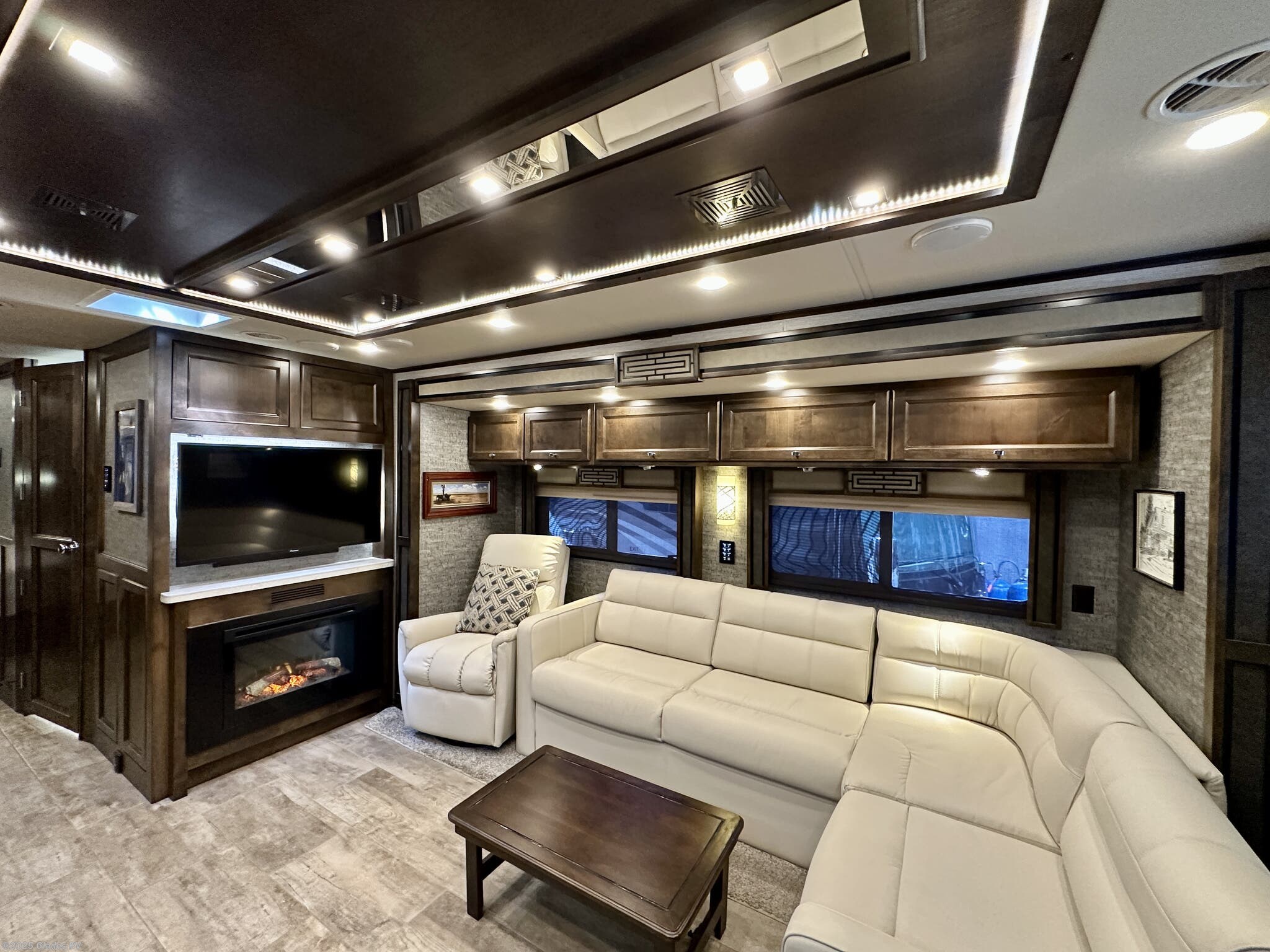 Contact us now about this 2020 Tiffin Allegro Red 37PA! 2020 Allegro Red 37PA by Tiffin from Glades RV in Fort Myers, Florida