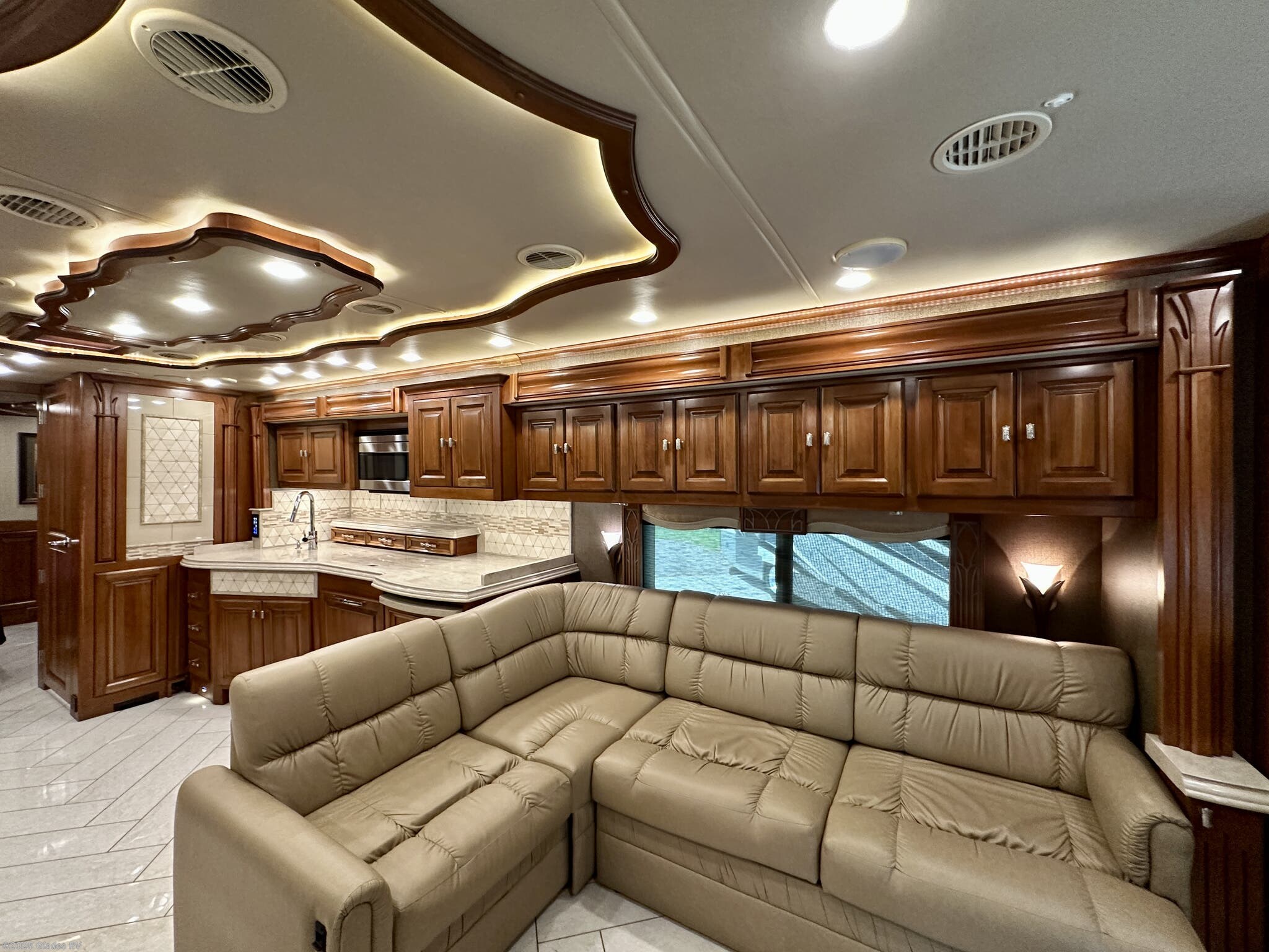 Contact us now about this 2016 Tiffin Allegro Bus 45 LP! 2016 Allegro Bus 45 LP by Tiffin from Glades RV in Fort Myers, Florida