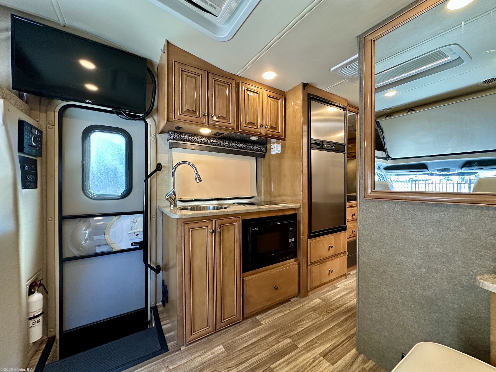 Contact us now about this 2017 Thor Motor Coach Synergy TT24! 2017 Synergy TT24 by Thor Motor Coach from Glades RV in Fort Myers, Florida