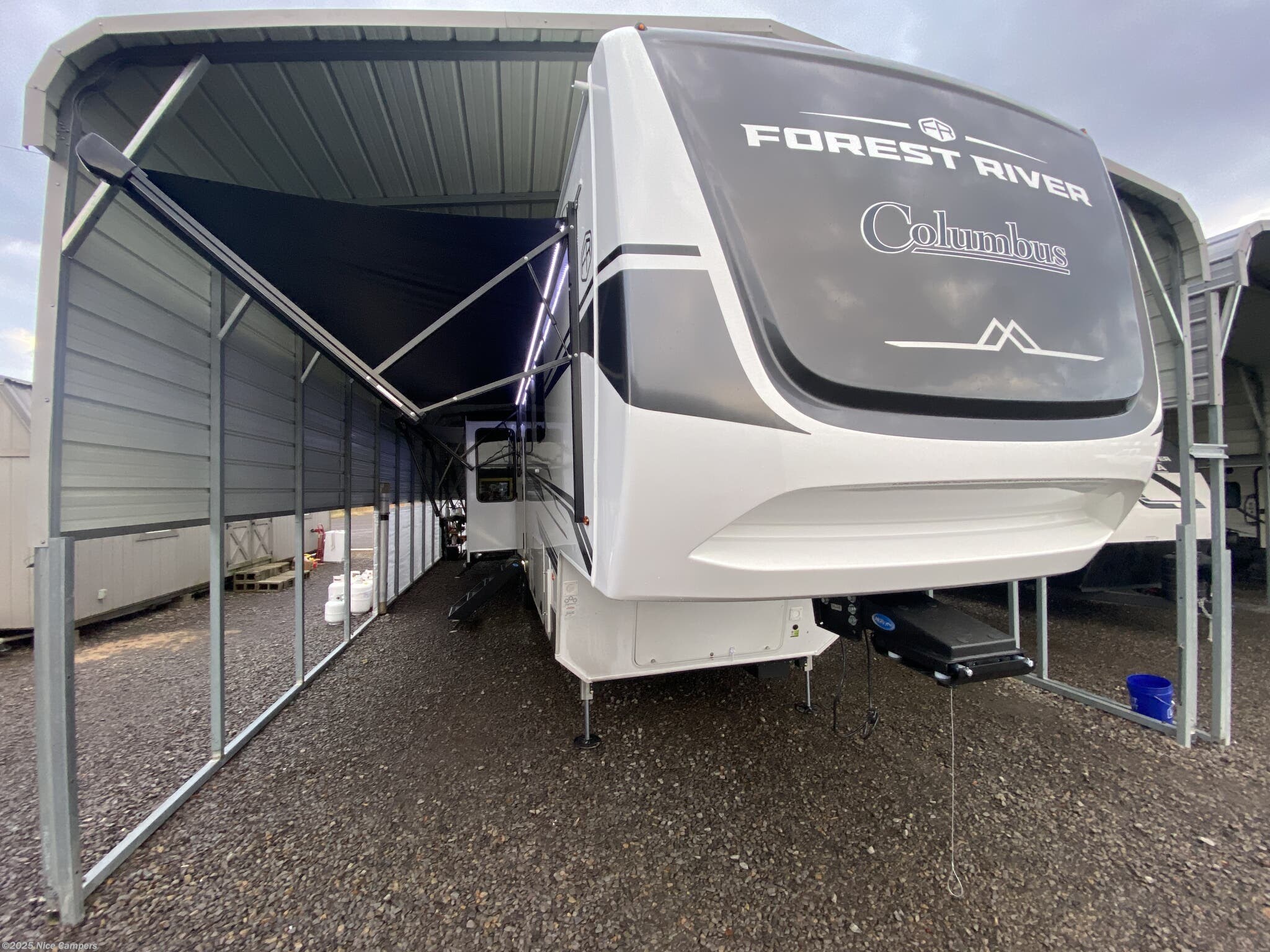 Contact us now about this 2025 Palomino Columbus 384RKH! 2025 Columbus 384RKH by Palomino from Nice Campers in Russellville, Arkansas