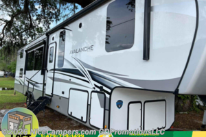 2022 Keystone Avalanche 390DS