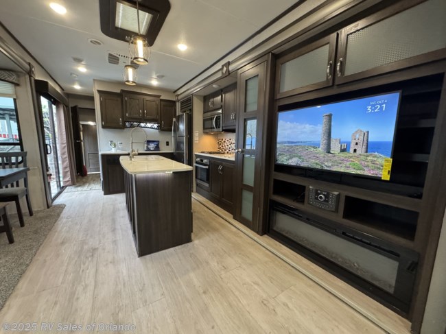 2019 Keystone Residence 40LOFT