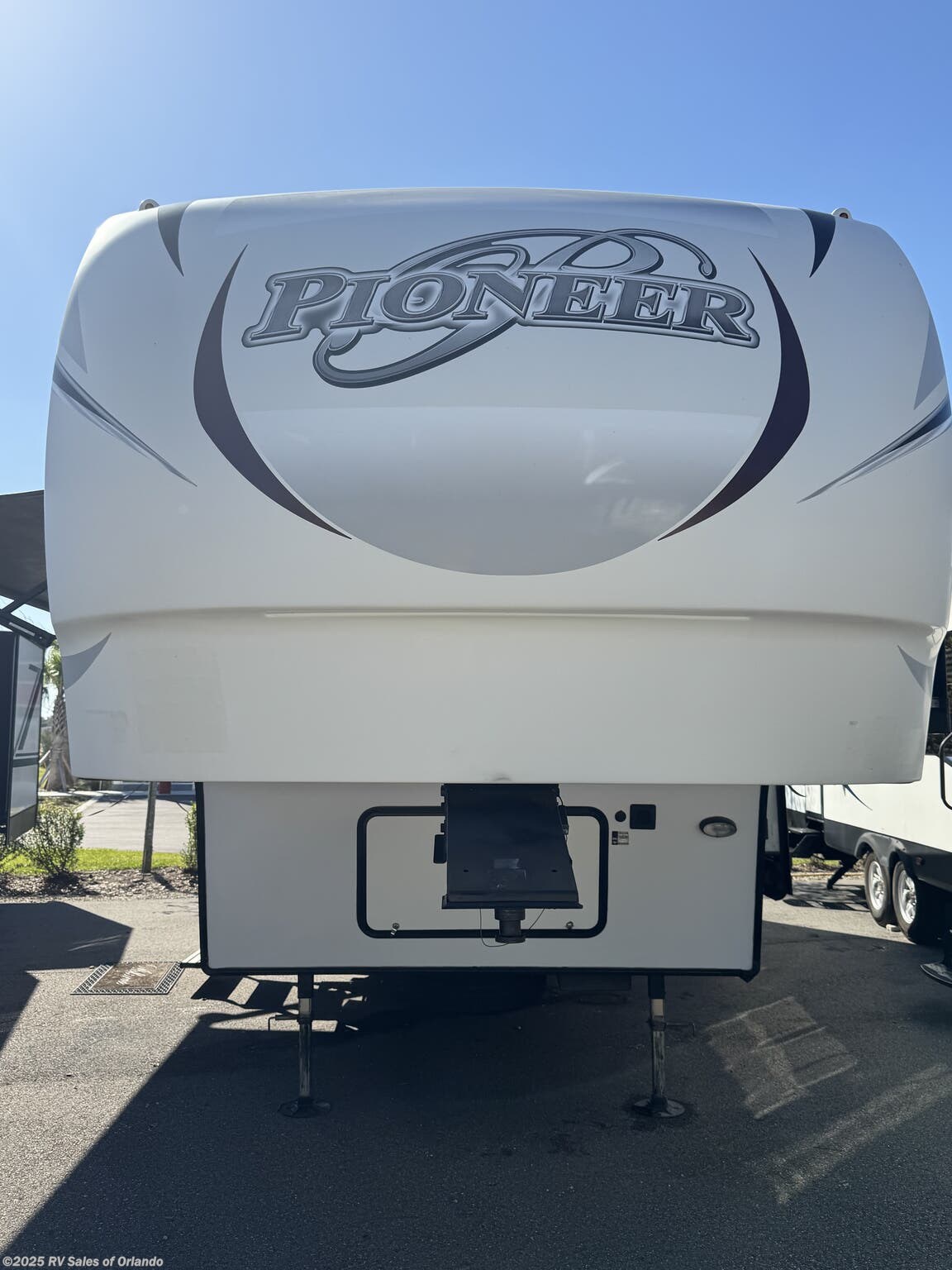 Call now about this 2018 Heartland Pioneer 276! 2018 Heartland Pioneer 276 - Used Fifth Wheel For Sale by RV Sales of Orlando in Longwood, Florida features Hitch, Water Heater, Fiberglass Sidewalls, Slam Latch Baggage Doors, Refrigerator