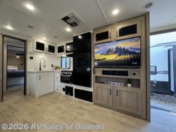 2025 Palomino Solaire 3150TBSS - Used Travel Trailer for sale by RV Sales of Orlando in Longwood, Florida