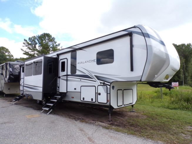 2023 Keystone Avalanche 378BH - Used Fifth Wheel For Sale by Sunstate RV & Marine in Callahan, Florida