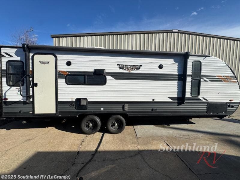 Contact us now about this 2021 Forest River Wildwood X-Lite 24RLXL! 2021 Wildwood X-Lite 24RLXL by Forest River from Southland RV in LaGrange, Georgia