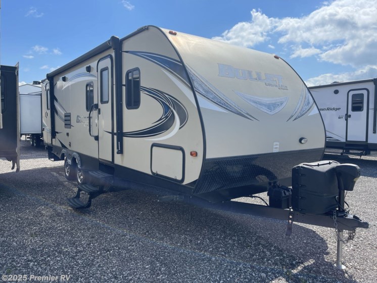 Email now about this 2017 Keystone Bullet East 272BHS! Used 2017 Keystone Bullet East 272BHS available in Blue Grass, Iowa