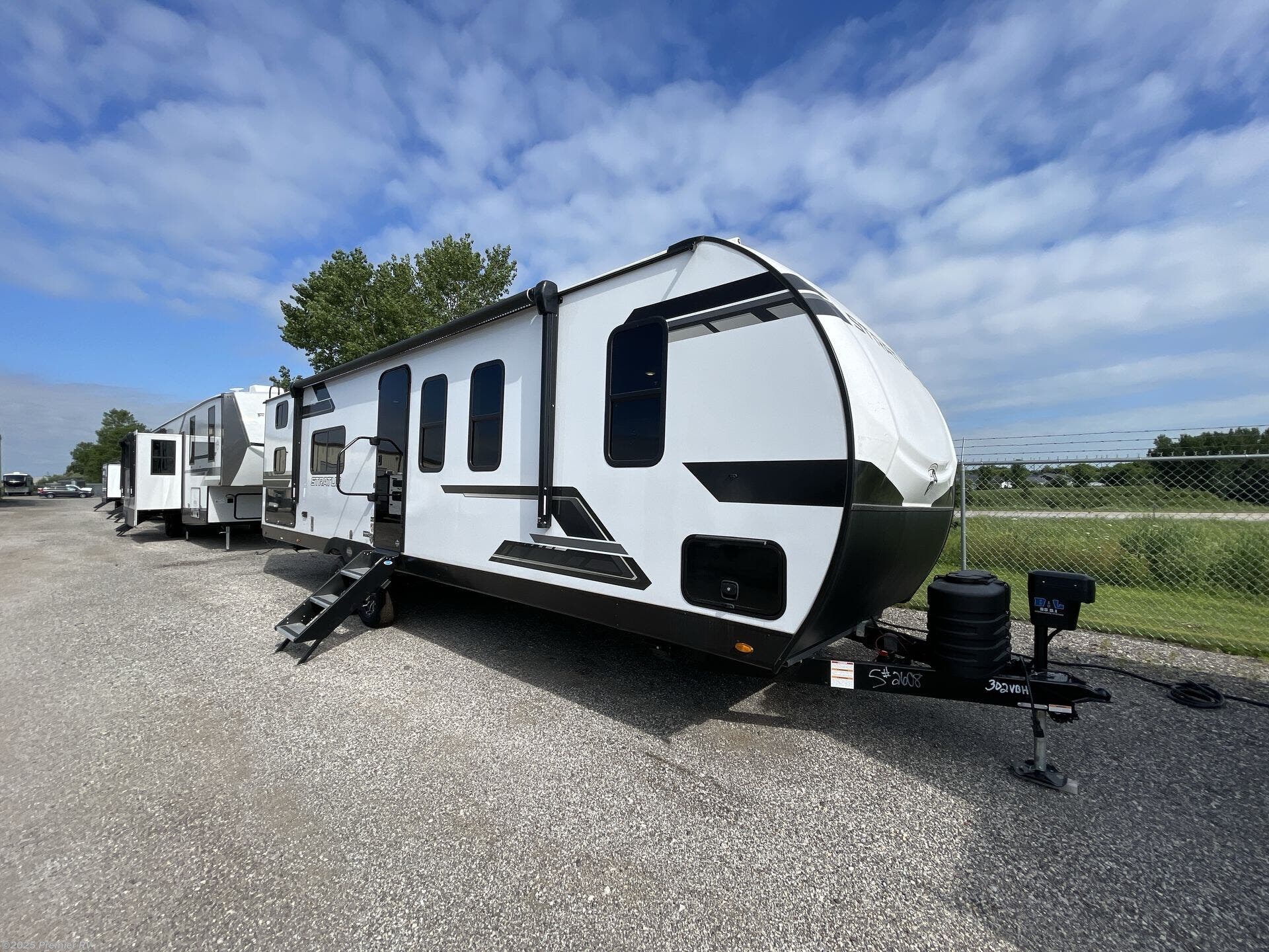 Email now about this 2025 Venture RV Stratus SR302VBH! New 2025 Venture RV Stratus SR302VBH available in Blue Grass, Iowa