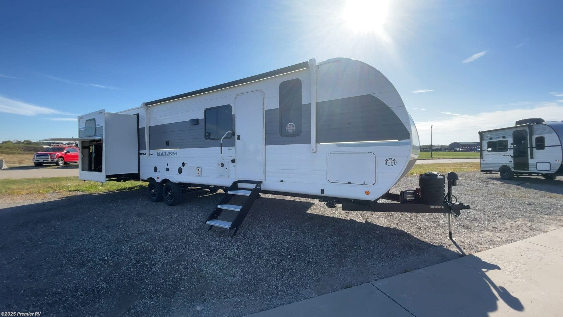 Call now about this 2026 Forest River Salem T31KQBTS! 2026 Forest River Salem T31KQBTS - New Travel Trailer For Sale by Premier RV in Blue Grass, Iowa