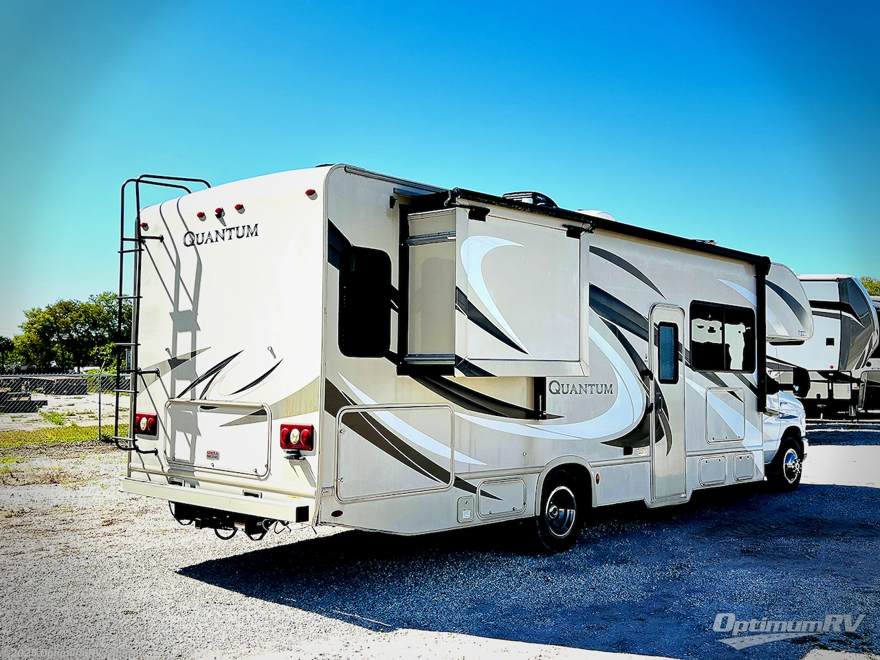Call now about this 2018 Thor Quantum RW28! 2018 Thor Quantum RW28 - Used Class C For Sale by Optimum RV - Mims in Mims, Florida features Slideout, Awning