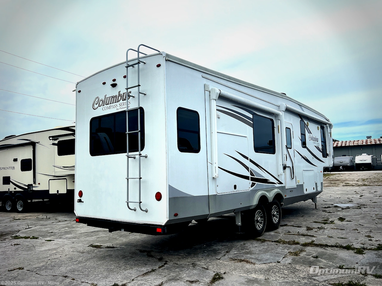 Call now about this 2021 Palomino Columbus Compass 298RLC! 2021 Palomino Columbus Compass 298RLC - Used Fifth Wheel For Sale by Optimum RV - Mims in Mims, Florida features Slideout, Awning