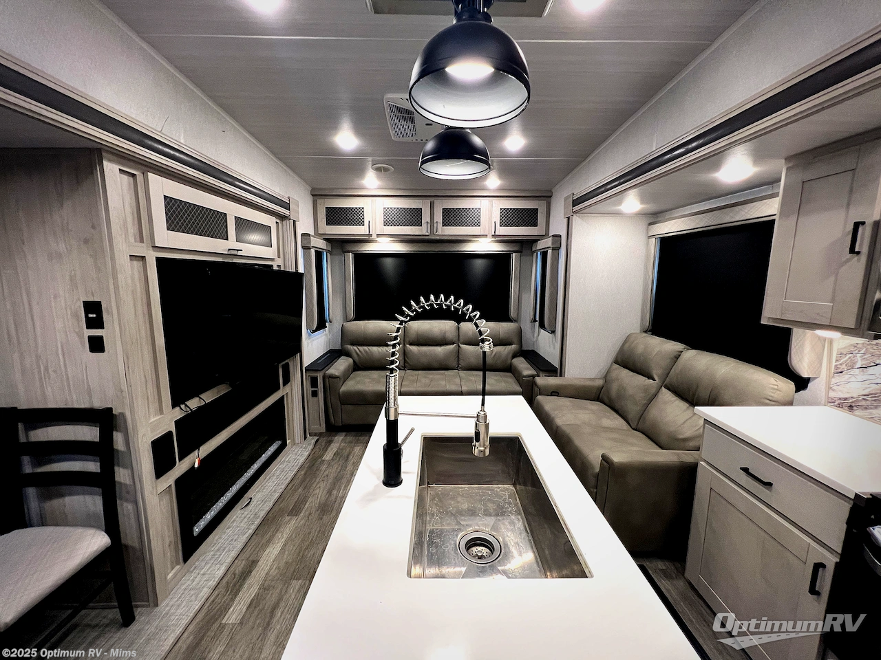 Call now about this 2023 East to West Tandara 321RLOK! 2023 East to West Tandara 321RLOK - Used Fifth Wheel For Sale by Optimum RV - Mims in Mims, Florida features Awning, Slideout