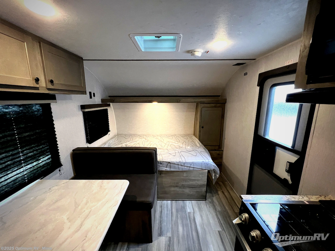 Call now about this 2026 Sunset Park RV Sun Lite LTD 21DB! 2026 Sunset Park RV Sun Lite LTD 21DB - New Travel Trailer For Sale by Optimum RV - Mims in Mims, Florida features Awning