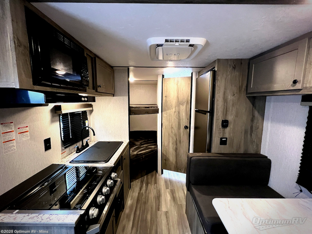 Contact us now about this 2026 Sunset Park RV Sun Lite LTD 21DB! 2026 Sun Lite LTD 21DB by Sunset Park RV from Optimum RV - Mims in Mims, Florida