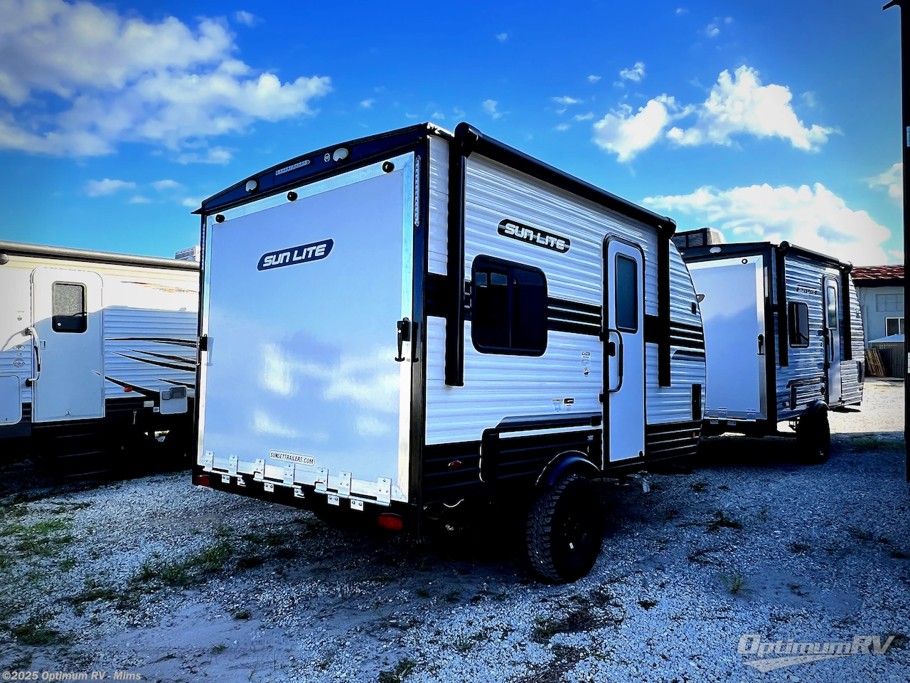 Call now about this 2026 Sunset Park RV Sun Lite 14THX! 2026 Sunset Park RV Sun Lite 14THX - New Travel Trailer For Sale by Optimum RV - Mims in Mims, Florida features Awning