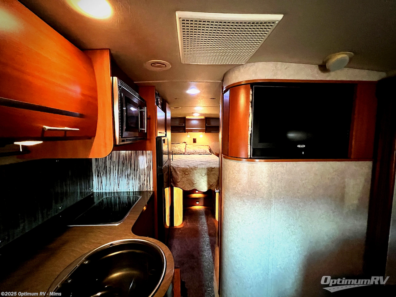 Used 2010 Winnebago Via 25T available in Mims, Florida