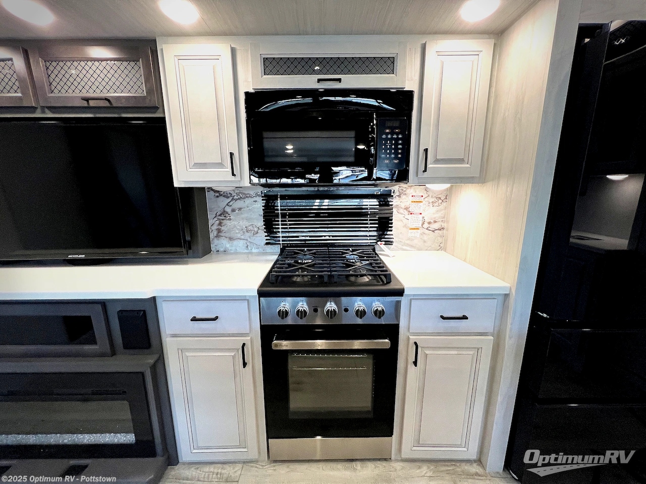 New 2025 East to West Ahara 390DS available in Pottstown, Pennsylvania