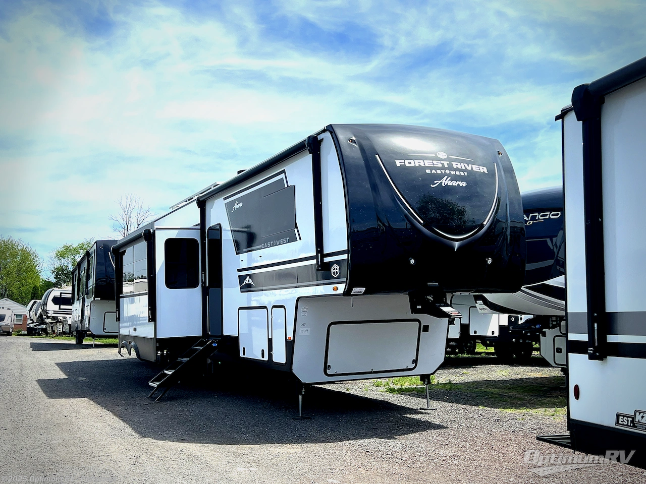 Email now about this 2025 East to West Ahara 390DS! New 2025 East to West Ahara 390DS available in Pottstown, Pennsylvania