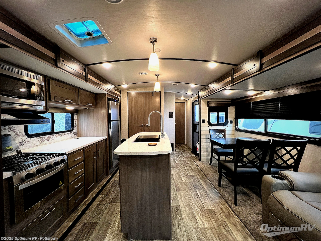 Contact us now about this 2022 CrossRoads Sunset Trail SS330SI! 2022 Sunset Trail SS330SI by CrossRoads from Optimum RV - Pottstown in Pottstown, Pennsylvania