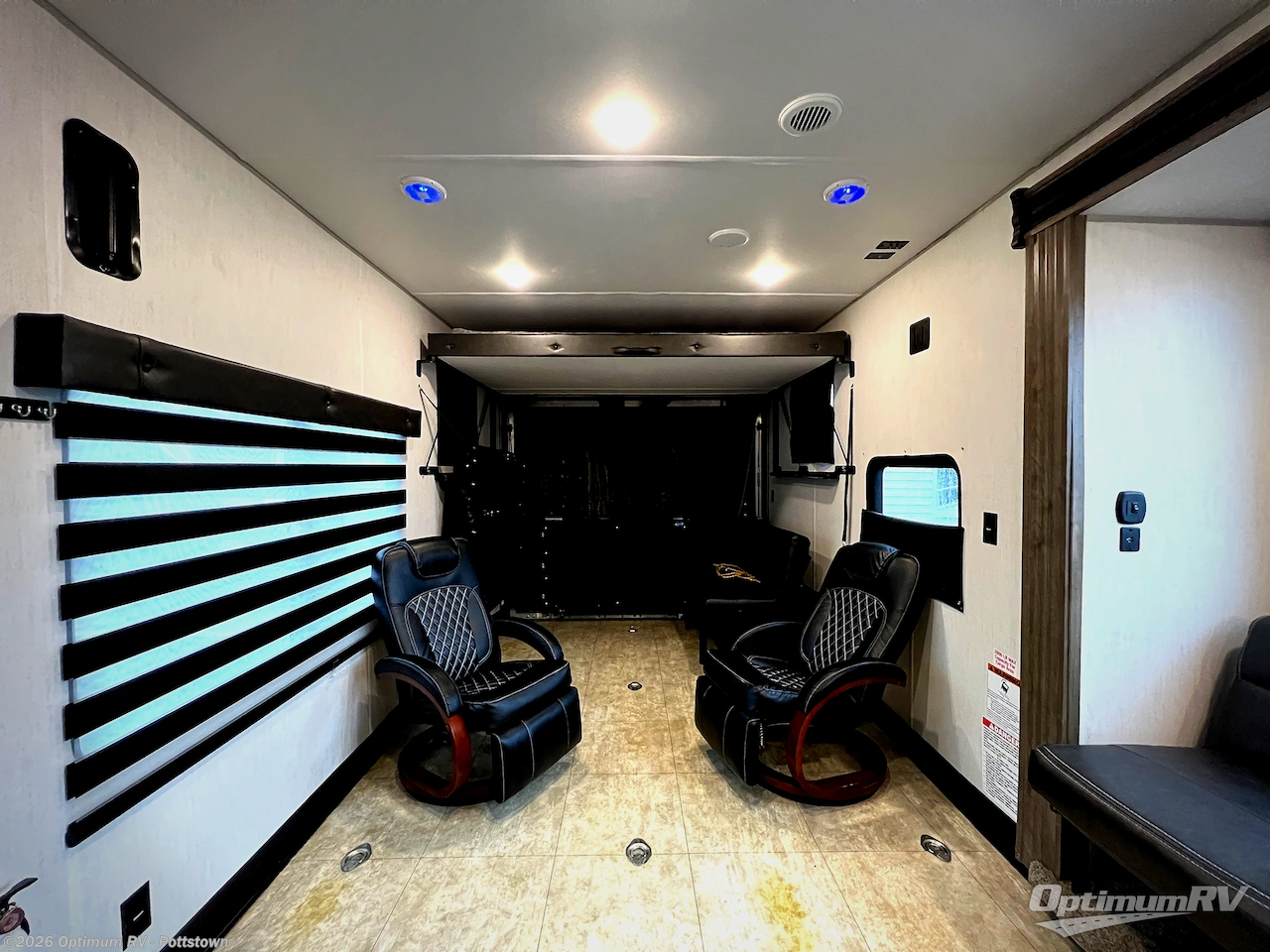 Call now about this 2022 Forest River Vengeance Rogue 29KS! 2022 Forest River Vengeance Rogue 29KS - Used Travel Trailer For Sale by Optimum RV - Pottstown in Pottstown, Pennsylvania features Slideout, Awning