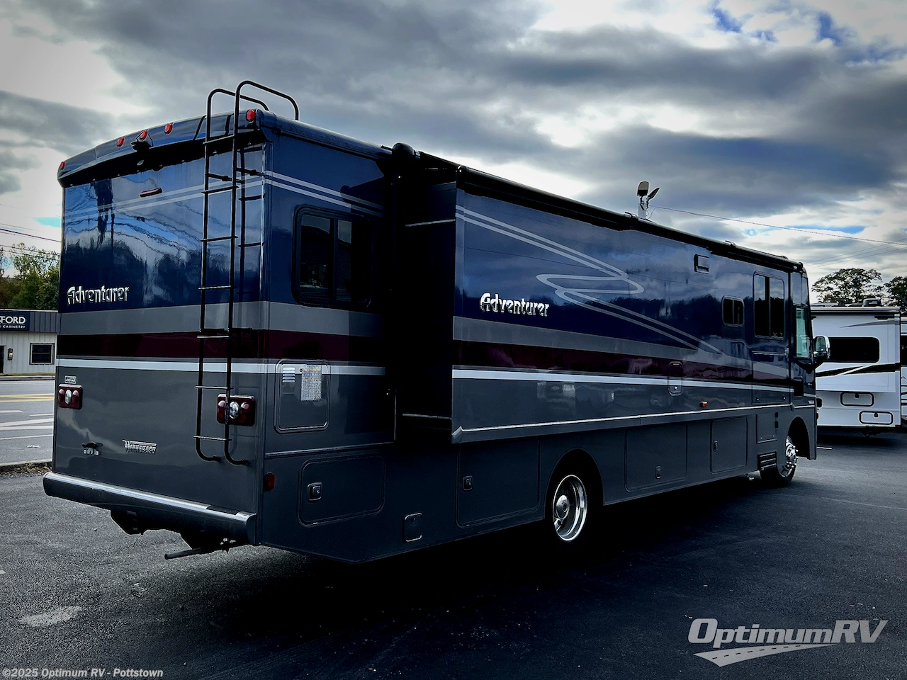 Call now about this 2020 Winnebago Adventurer 36Z! 2020 Winnebago Adventurer 36Z - Used Class A For Sale by Optimum RV - Pottstown in Pottstown, Pennsylvania features Awning, Slideout