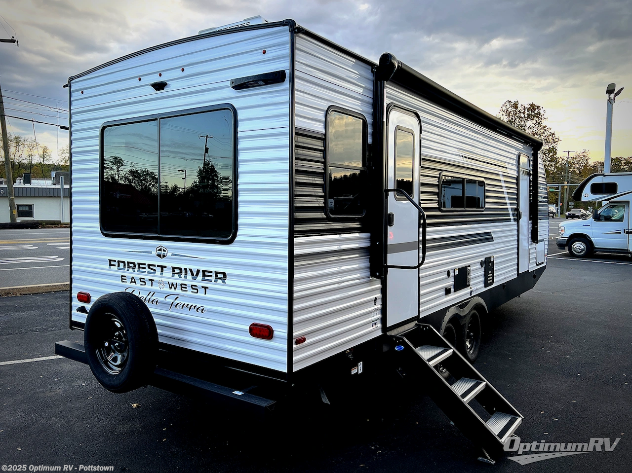 Call now about this 2026 East to West Della Terra 251RD! 2026 East to West Della Terra 251RD - New Travel Trailer For Sale by Optimum RV - Pottstown in Pottstown, Pennsylvania features Awning, Slideout