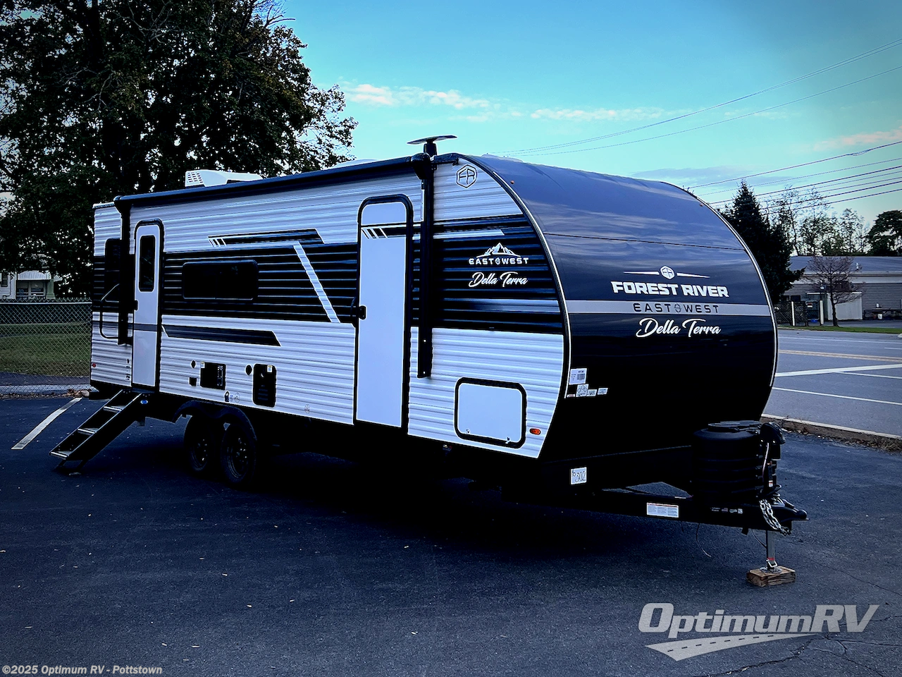 Email now about this 2026 East to West Della Terra 251RD! New 2026 East to West Della Terra 251RD available in Pottstown, Pennsylvania