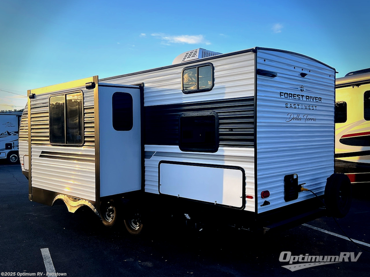 Contact us now about this 2026 East to West Della Terra 241BH! 2026 Della Terra 241BH by East to West from Optimum RV - Pottstown in Pottstown, Pennsylvania