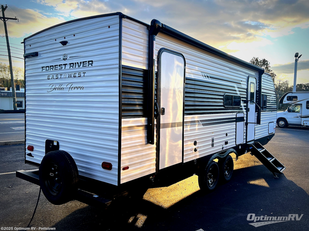 Call now about this 2026 East to West Della Terra 241BH! 2026 East to West Della Terra 241BH - New Travel Trailer For Sale by Optimum RV - Pottstown in Pottstown, Pennsylvania features Awning, Slideout