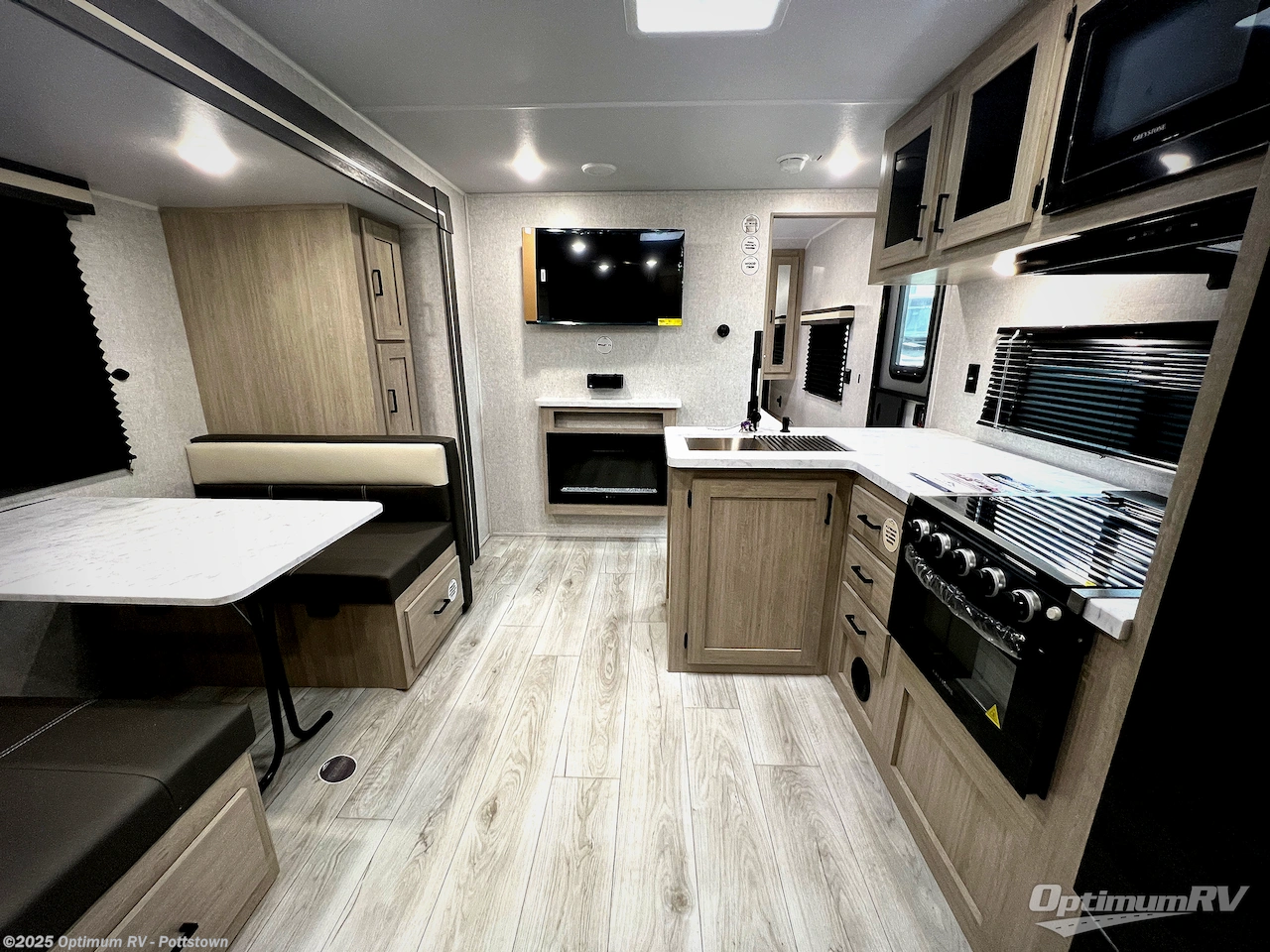 New 2026 East to West Della Terra 241BH available in Pottstown, Pennsylvania